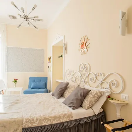Santa Teresa A Chiaia Nocleg ze śniadaniem 2*
