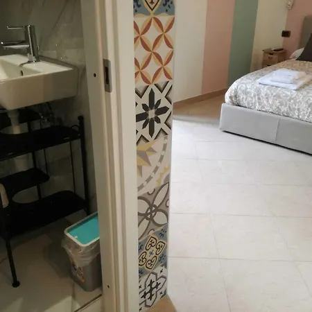 Santa Teresa A Chiaia 4* Nápoles